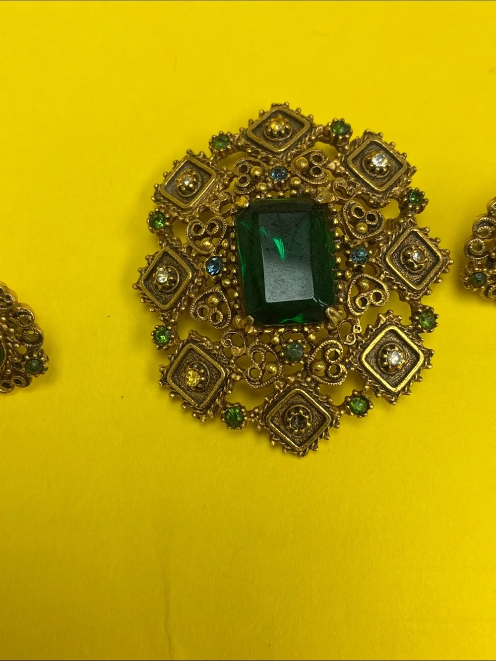 Vintage-Inspired Gold Tone Brooch and Earrings Set with Emerald Green Stones